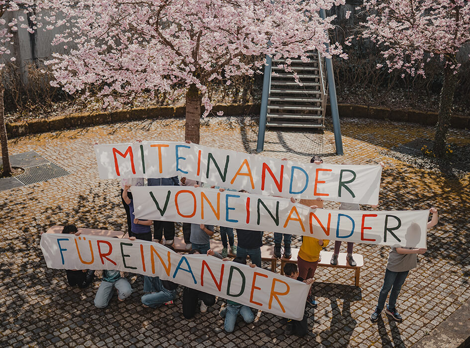 Miteinander Voneinander Füreinander